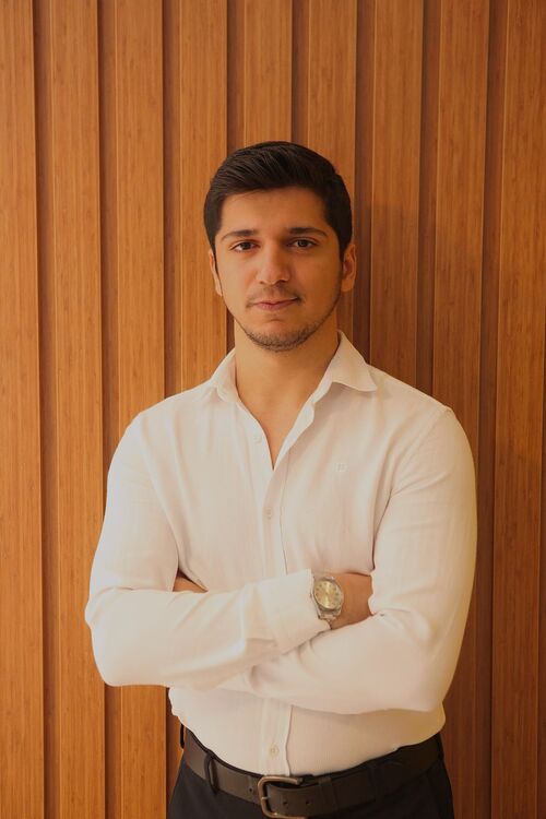 Atakan Karapolat : Kapak Görseli